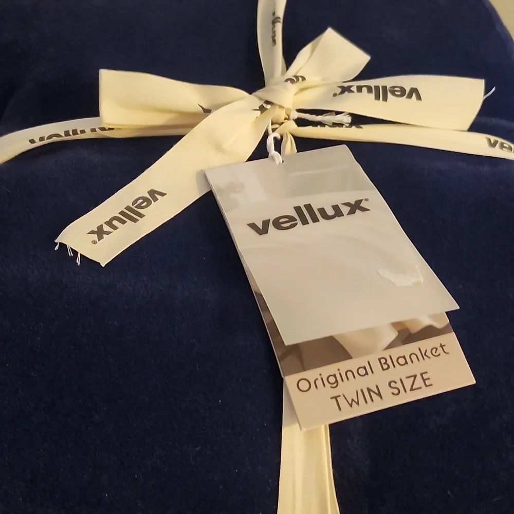 Vellux Blanket NWT Dark Blue Soft Twin